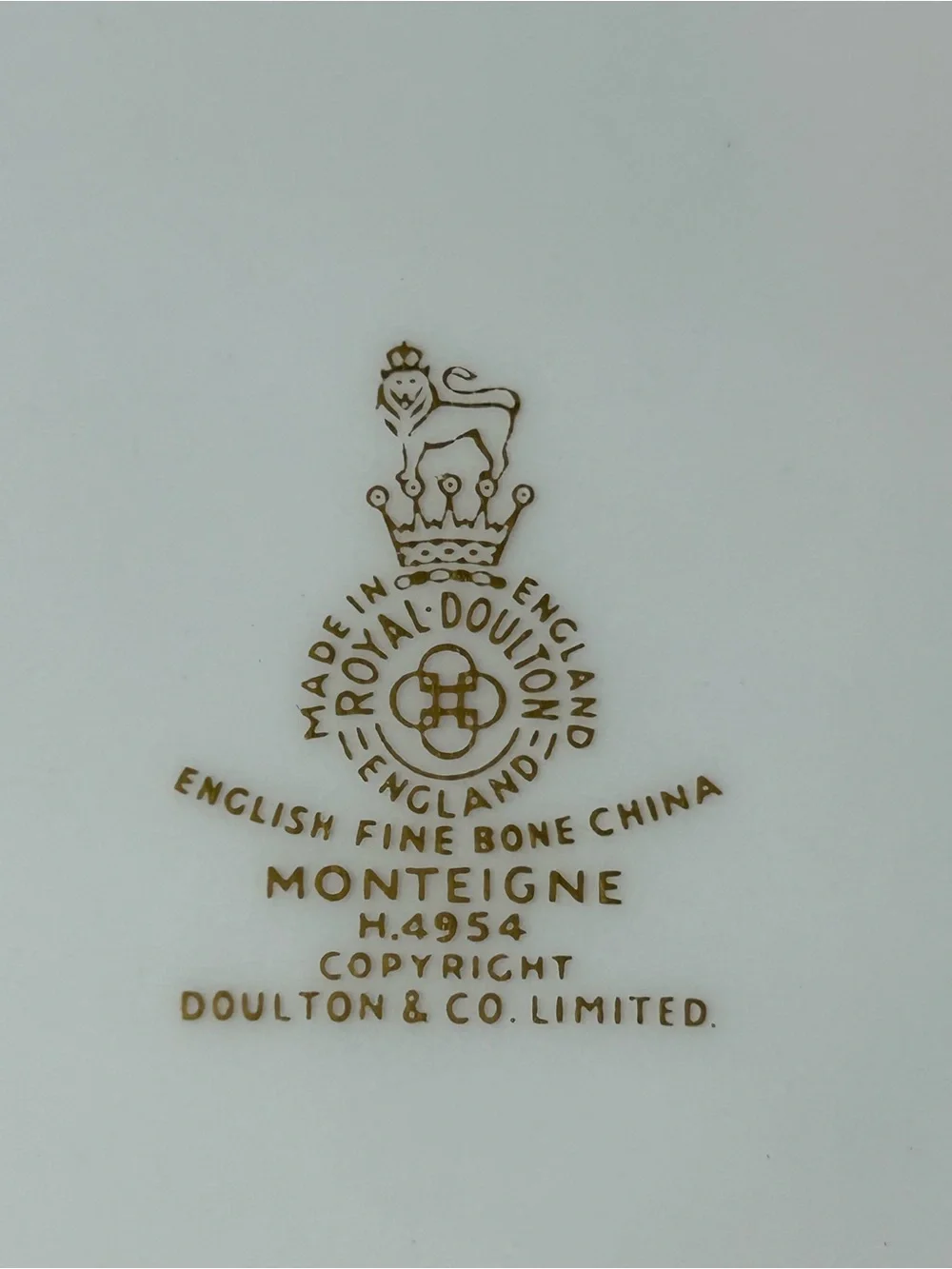 ROYAL DOULTON MONTEIGNE 4954 Bone China 13.5” Oval Serving Platter White Gold